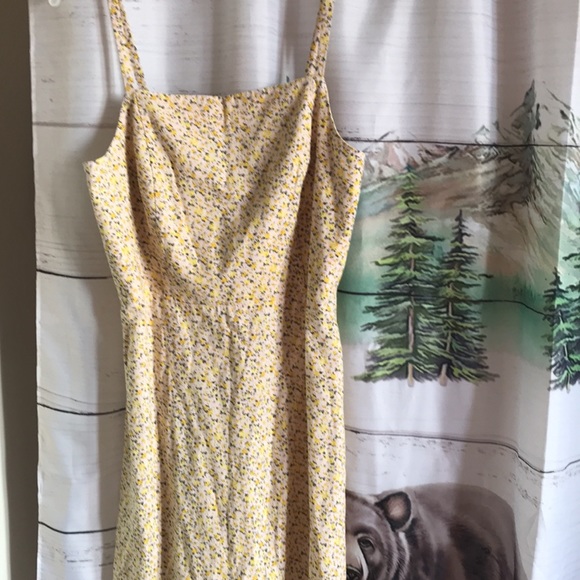 Old Navy springtime spaghetti strap sundress - Picture 2 of 15